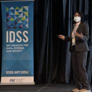 Harvard professor Pragyar Sur gives a talk at SDSCon 2022